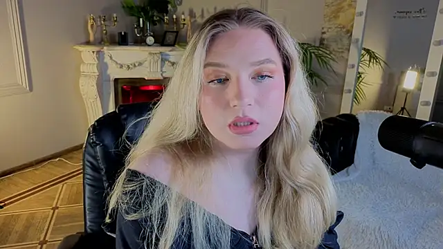 Snapshot of Jes_Solar chatting on 11.12.25 Jes Solar online show from 11.12.25