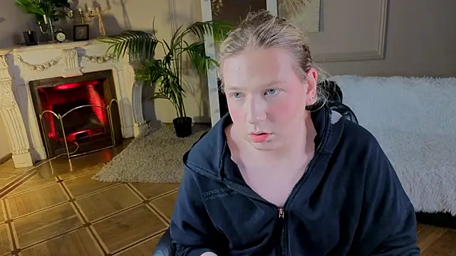 Snapshot of Jes_Solar chatting on 11.13.25 Jes Solar online show from 11.13.25