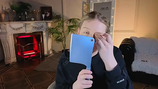 Snapshot of Jes_Solar chatting on 11.23.25 Jes Solar online show from 11.23.25