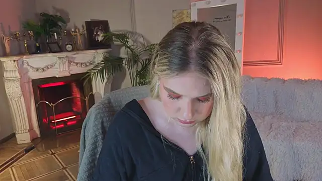 Snapshot of Jes_Solar chatting on 12.03.25 Jes Solar online show from 12.03.25