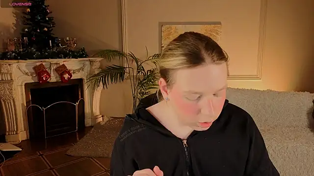 Snapshot of Jes_Solar chatting on 12.13.25 Jes Solar online show from 12.13.25