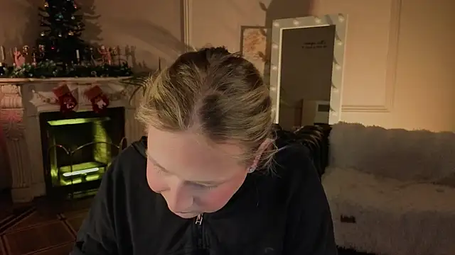 Snapshot of Jes_Solar chatting on 12.14.25 Jes Solar online show from 12.14.25