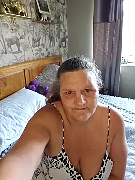 MissQueenBeex online show from 11.03.25