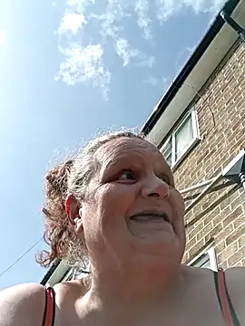 MissQueenBeex online show from 04.10.26