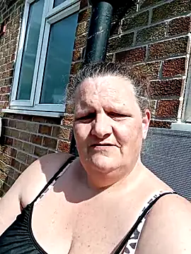 MissQueenBeex online show from 04.25.26