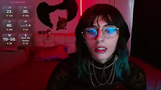 Snapshot of goth_minerva chatting on 09.16.25 goth minerva online show from 09.16.25