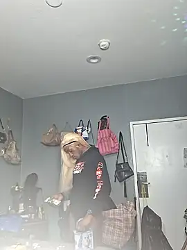 Snapshot of ItsBarbieBitcxxxx69 chatting on 11.15.25 ItsBarbieBitcxxxx69 online show from 11.15.25