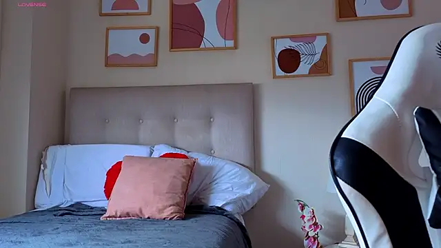 Snapshot of Almiboys chatting on 03.26.26 Almiboys online show from 03.26.26