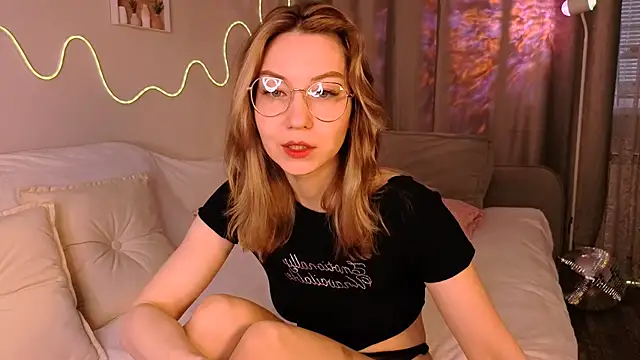 Lilo Sims online show from 10.04.25