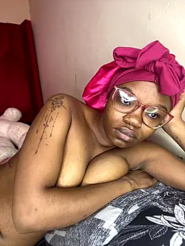 YummyMelanin117 online show from 11.17.25