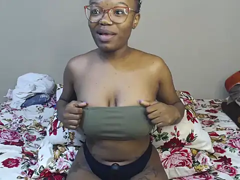 YummyMelanin117 online show from 04.12.26