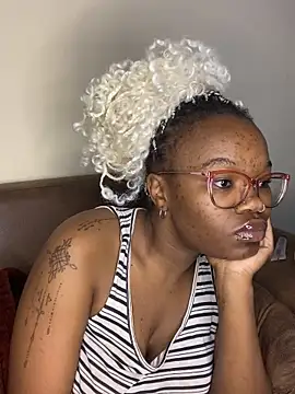 YummyMelanin117 online show from 04.15.26