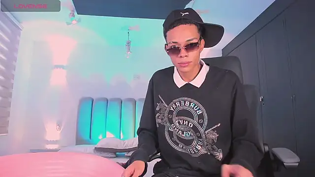 Snapshot of candyandmarilyn chatting on 10.25.25 candyandmarilyn online show from 10.25.25