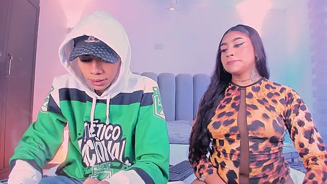 Snapshot of candyandmarilyn chatting on 11.08.25 candyandmarilyn online show from 11.08.25