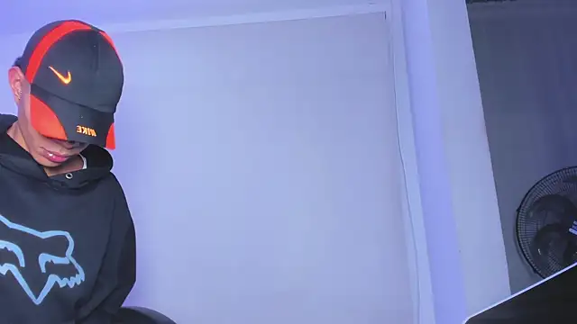 Snapshot of candyandmarilyn chatting on 11.15.25 candyandmarilyn online show from 11.15.25