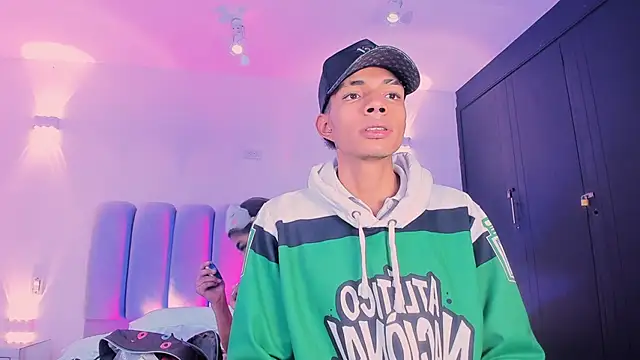 Snapshot of candyandmarilyn chatting on 11.20.25 candyandmarilyn online show from 11.20.25