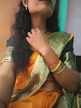 Snapshot of Eshna_Dabral chatting on 09.20.25 Eshna Dabral online show from 09.20.25