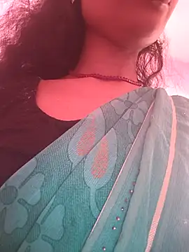 Snapshot of Eshna_Dabral chatting on 09.24.25 Eshna Dabral online show from 09.24.25