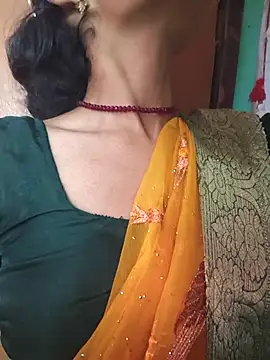 Snapshot of Eshna_Dabral chatting on 10.19.25 Eshna Dabral online show from 10.19.25