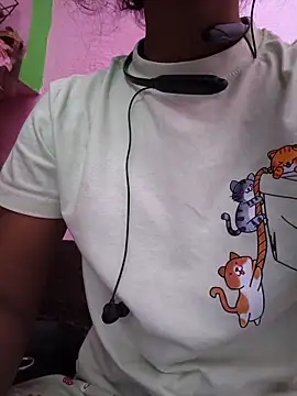 Snapshot of Eshna_Dabral chatting on 10.28.25 Eshna Dabral online show from 10.28.25