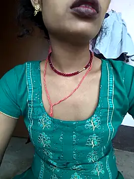 Snapshot of Eshna_Dabral chatting on 10.29.25 Eshna Dabral online show from 10.29.25