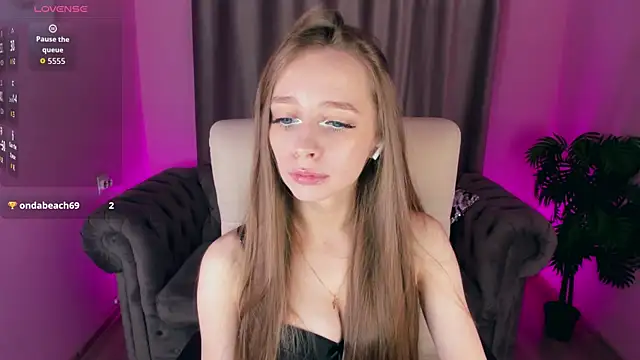 Snapshot of Amy_Waynee chatting on 10.08.25 Amy Waynee online show from 10.08.25