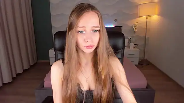 Snapshot of Amy_Waynee chatting on 10.22.25 Amy Waynee online show from 10.22.25