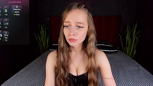 Snapshot of Amy_Waynee chatting on 10.27.25 Amy Waynee online show from 10.27.25