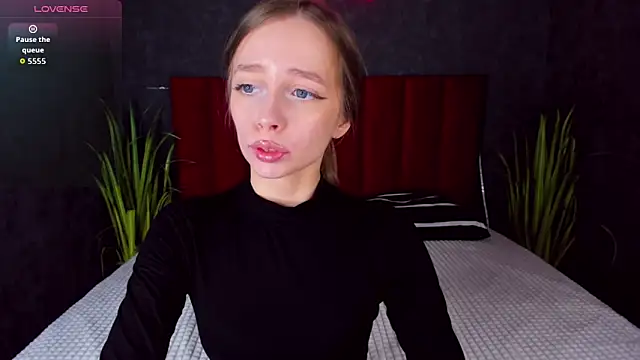 Snapshot of Amy_Waynee chatting on 11.02.25 Amy Waynee online show from 11.02.25