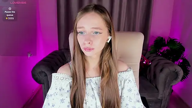 Snapshot of Amy_Waynee chatting on 11.07.25 Amy Waynee online show from 11.07.25