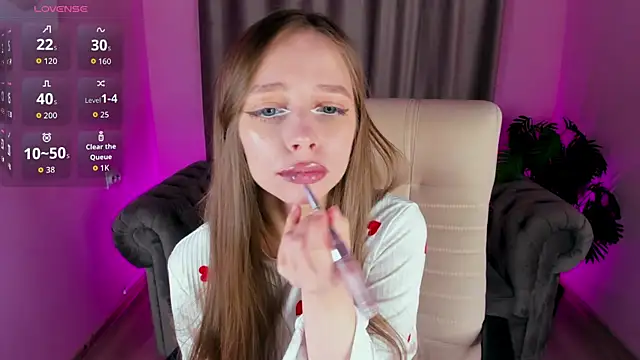 Snapshot of Amy_Waynee chatting on 11.18.25 Amy Waynee online show from 11.18.25