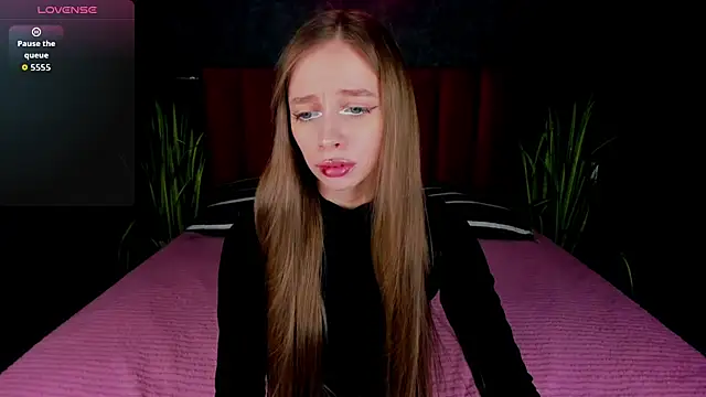 Snapshot of Amy_Waynee chatting on 11.23.25 Amy Waynee online show from 11.23.25