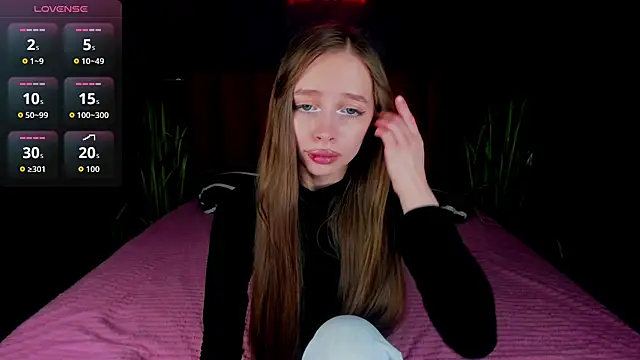 Snapshot of Amy_Waynee chatting on 11.24.25 Amy Waynee online show from 11.24.25