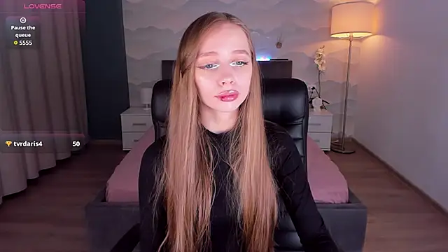 Snapshot of Amy_Waynee chatting on 11.24.25 Amy Waynee online show from 11.24.25