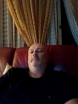 Alexis Bull online show from 09.18.25