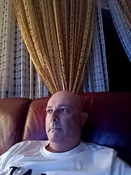 Alexis Bull online show from 09.28.25