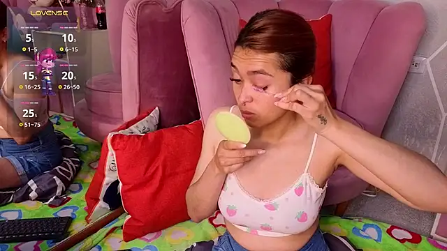 Snapshot of MilleyJones chatting on 11.08.25 MilleyJones online show from 11.08.25