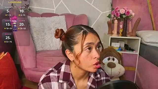 Snapshot of MilleyJones chatting on 11.25.25 MilleyJones online show from 11.25.25