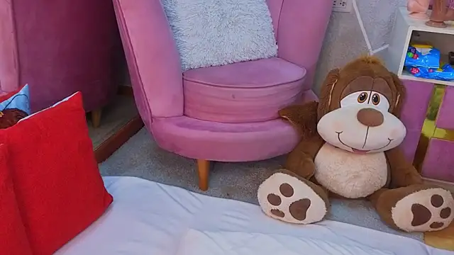 Snapshot of MilleyJones chatting on 12.02.25 MilleyJones online show from 12.02.25