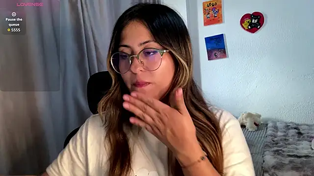 Snapshot of emma__bell_ chatting on 09.17.25 emma bell online show from 09.17.25