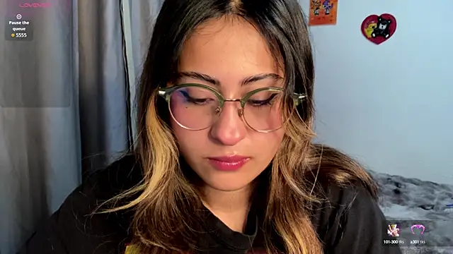 Snapshot of emma__bell_ chatting on 10.01.25 emma bell online show from 10.01.25