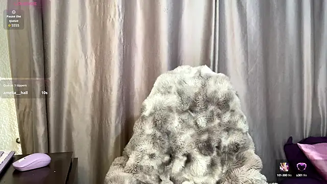 Snapshot of emma__bell_ chatting on 10.02.25 emma bell online show from 10.02.25