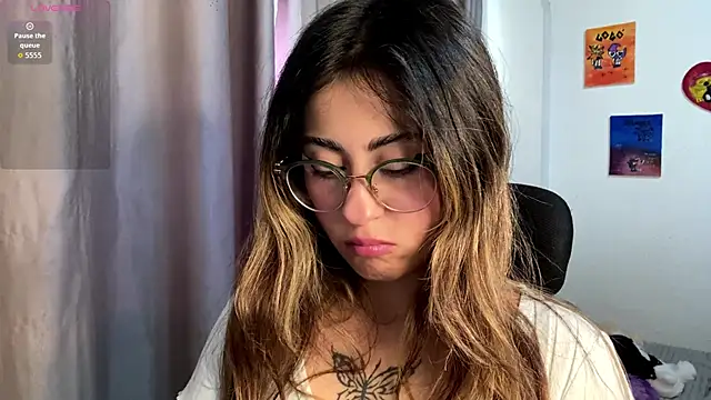 Snapshot of emma__bell_ chatting on 10.08.25 emma bell online show from 10.08.25