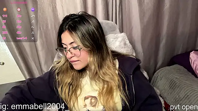 Snapshot of emma__bell_ chatting on 12.14.25 emma bell online show from 12.14.25