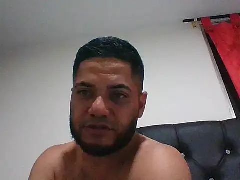 Snapshot of Alexanonimo chatting on 10.29.25 Alexanonimo online show from 10.29.25