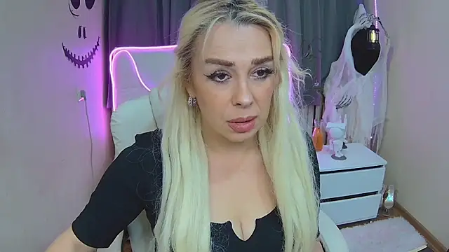 KatrinaCharm online show from 10.11.25