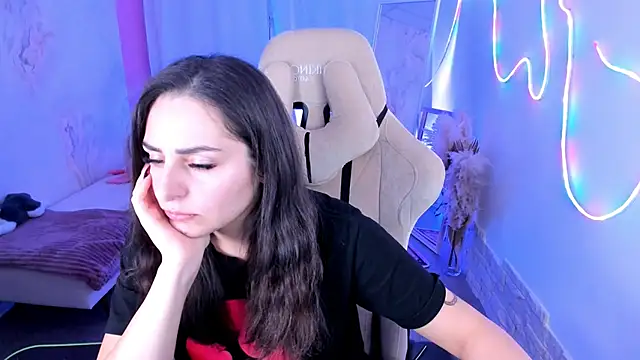 ValeriiMills online show from 12.04.25