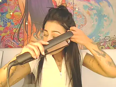 Snapshot of Sweetcandy18_Little chatting on 11.24.25 Sweetcandy18 Little online show from 11.24.25