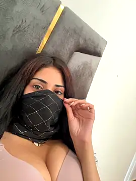 Snapshot of QueenLujaine chatting on 11.02.25 QueenLujaine online show from 11.02.25