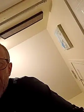 Snapshot of moasslicker chatting on 03.20.25 moasslicker online show from 03.20.25